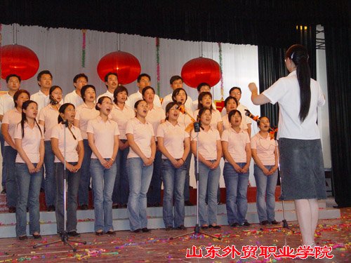 經(jīng)管系合唱《我們走在大陸上》