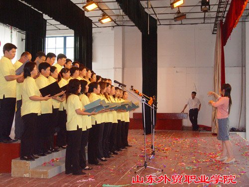 國貿系合唱《十送紅軍》