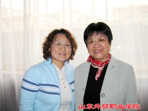 清華大學(xué)著(zhù)名教授樊富珉和劉愛(ài)華老師的合影