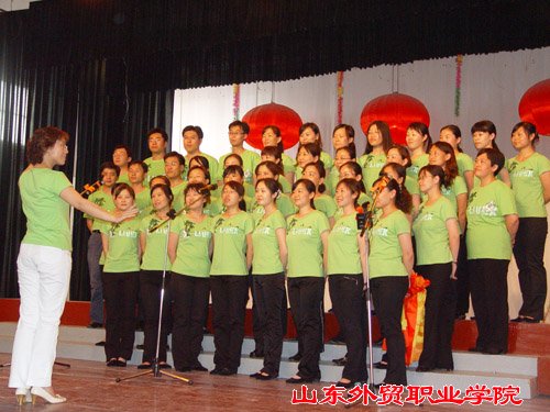 公共外語(yǔ)部合唱《我和我的祖國》