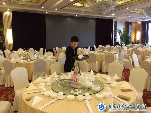 我院涉外旅游專(zhuān)業(yè)學(xué)生為亞信會(huì )提供后勤保障服務(wù).jpg