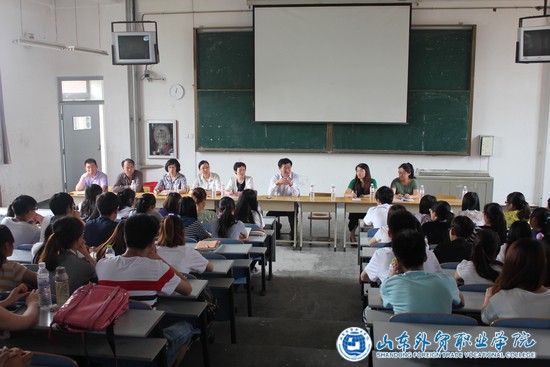 刁建東院長(cháng)來(lái)我系進(jìn)行國際貿易實(shí)務(wù)（紡織服裝方向）專(zhuān)業(yè)教育 1.JPG