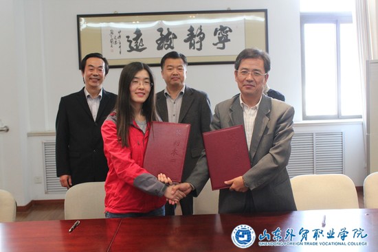 我院與國美電器公司及青島知行創(chuàng  )想電子商務(wù)公司簽署校企合作協(xié)議g.jpg