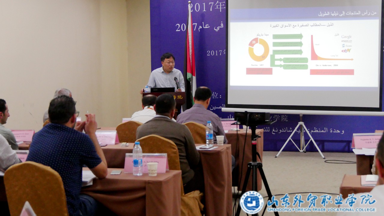 3信息管理系副主任劉曉飛為學(xué)員們授課.JPG